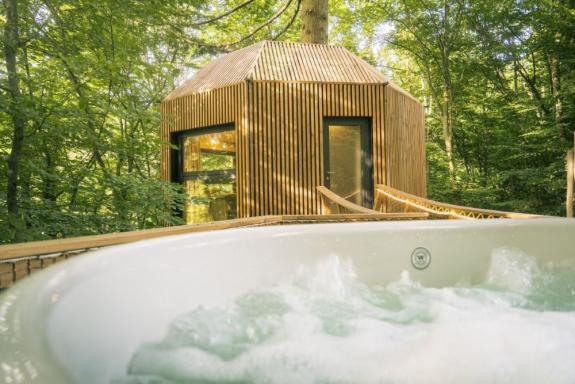 Pourquoi les couples adorent les cabanes perchées ?