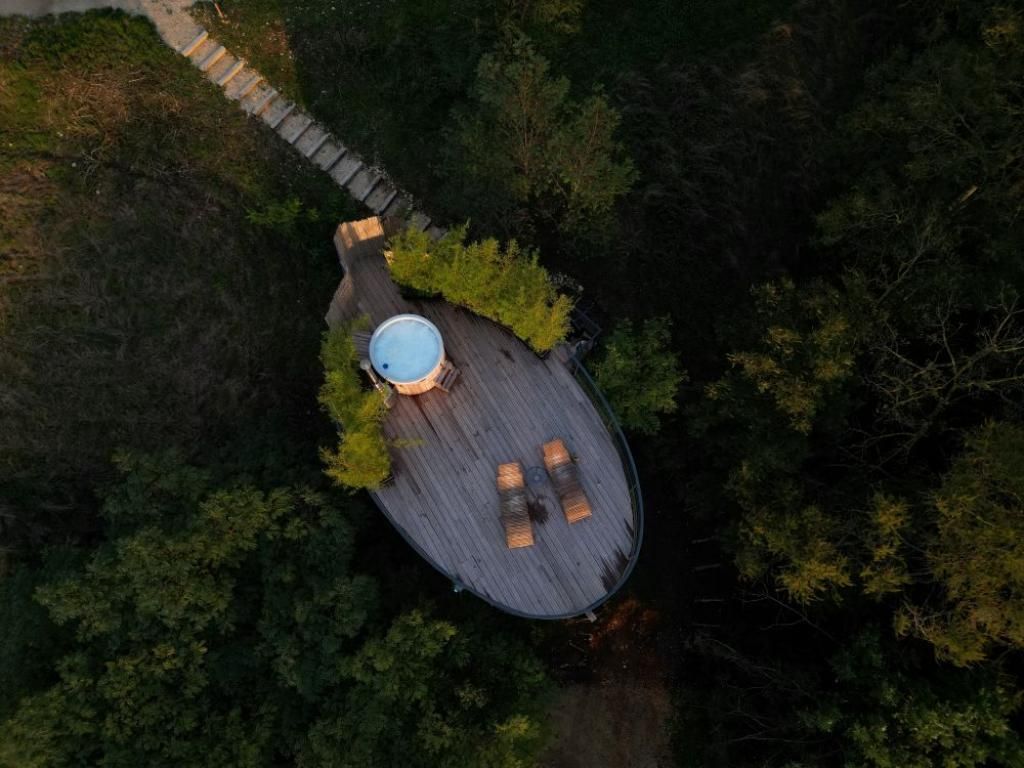Offrir une nuit insolite : le cadeau parfait pour surprendre