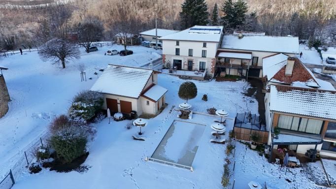 Le Domaine des Étoiles sous la neige
